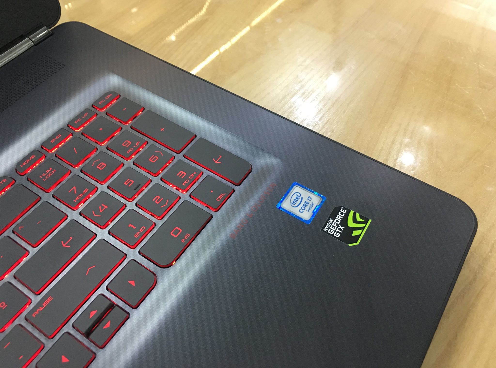 Laptop Gaming HP Omen 17 2016-3.jpg